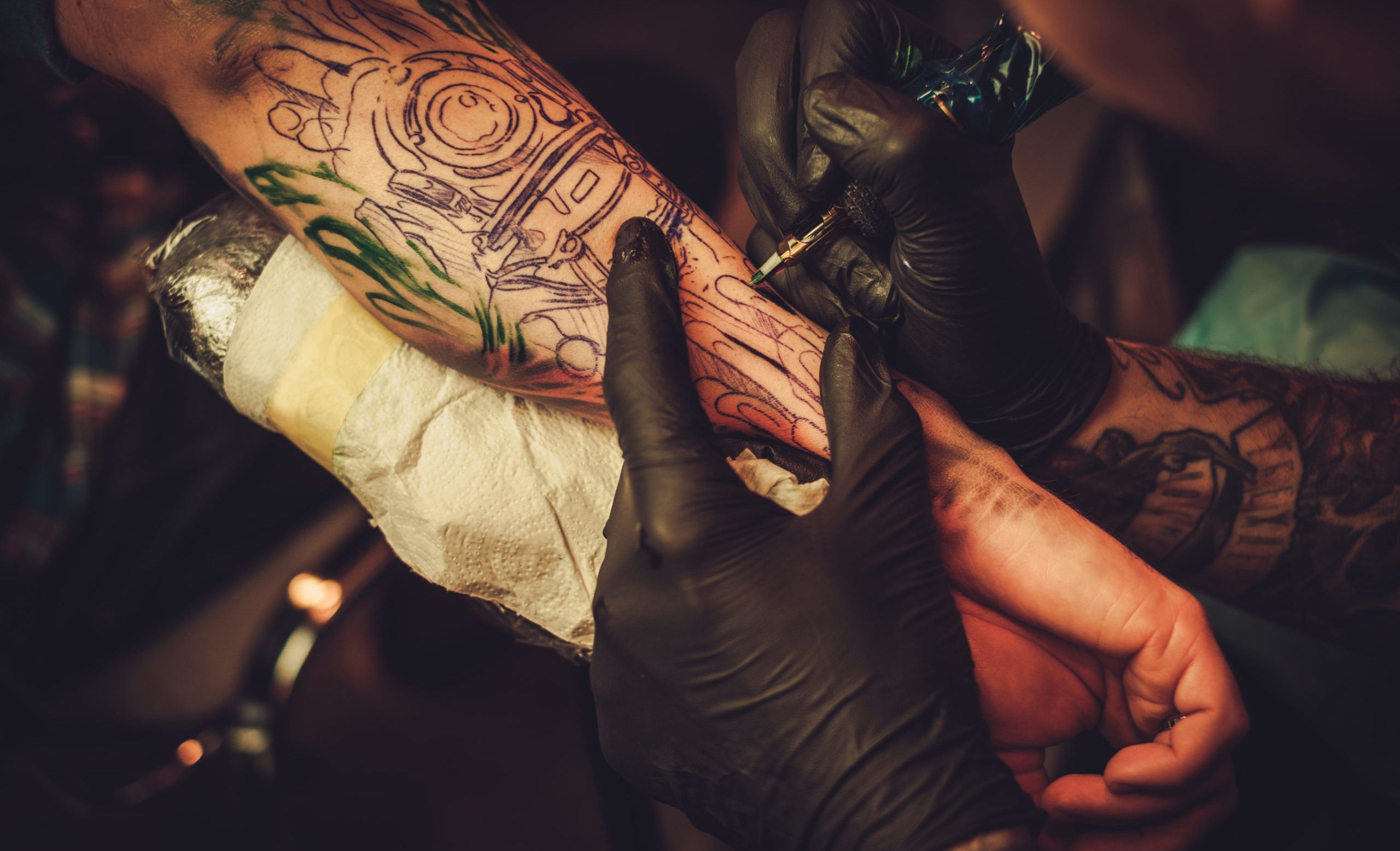 cropped-tattoo-artist-makes-a-tattoo-on-a-mans-hand-PECCSCX-1-scaled-5.jpg